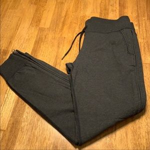 Lululemon joggers. Size 6, heavy weight EUC